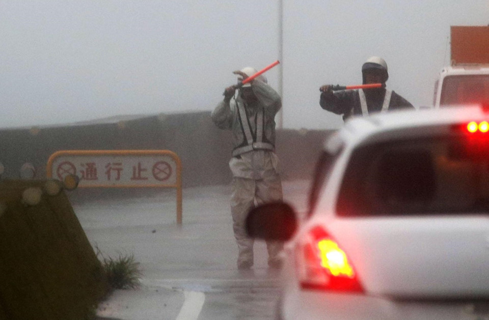 Nhật Bản RUN RẨY trước sức tàn phá của bão Jebi
