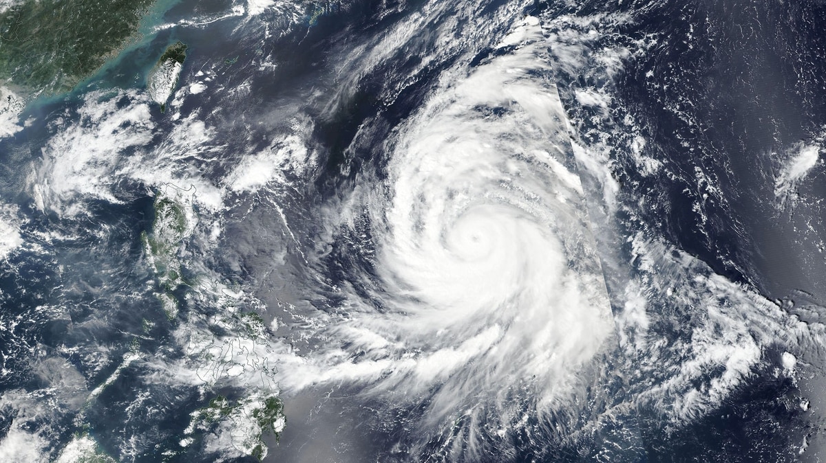 Trami chưa kịp tan, bão Kong-rey tiếp tục hoành hành Nhật Bản
